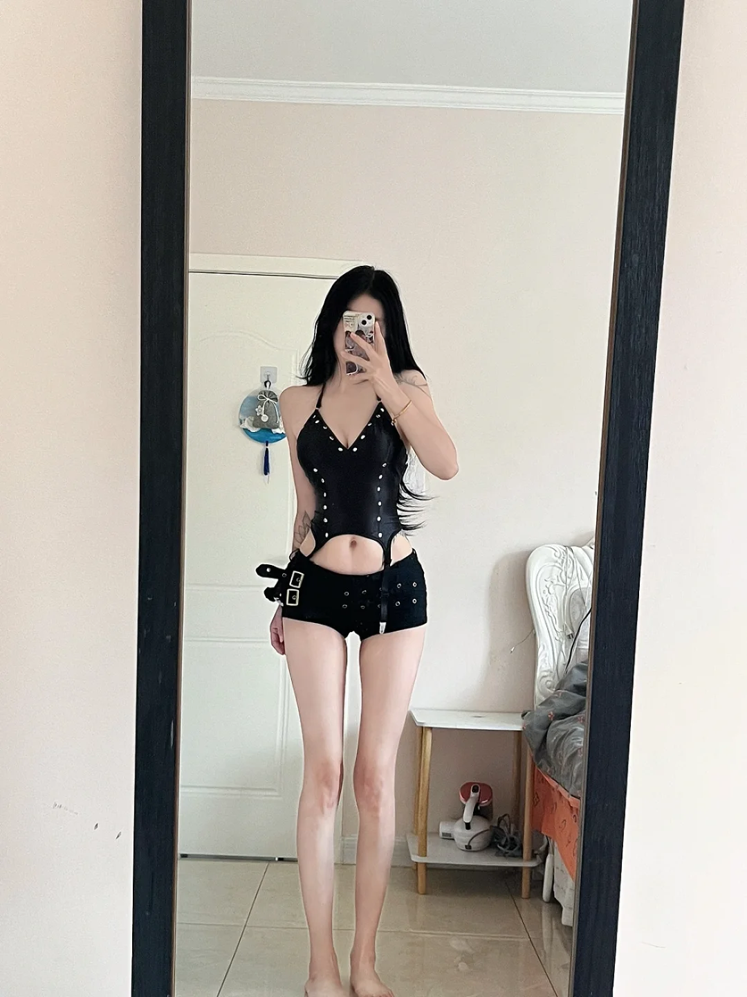 左滑上身铆钉背心！！