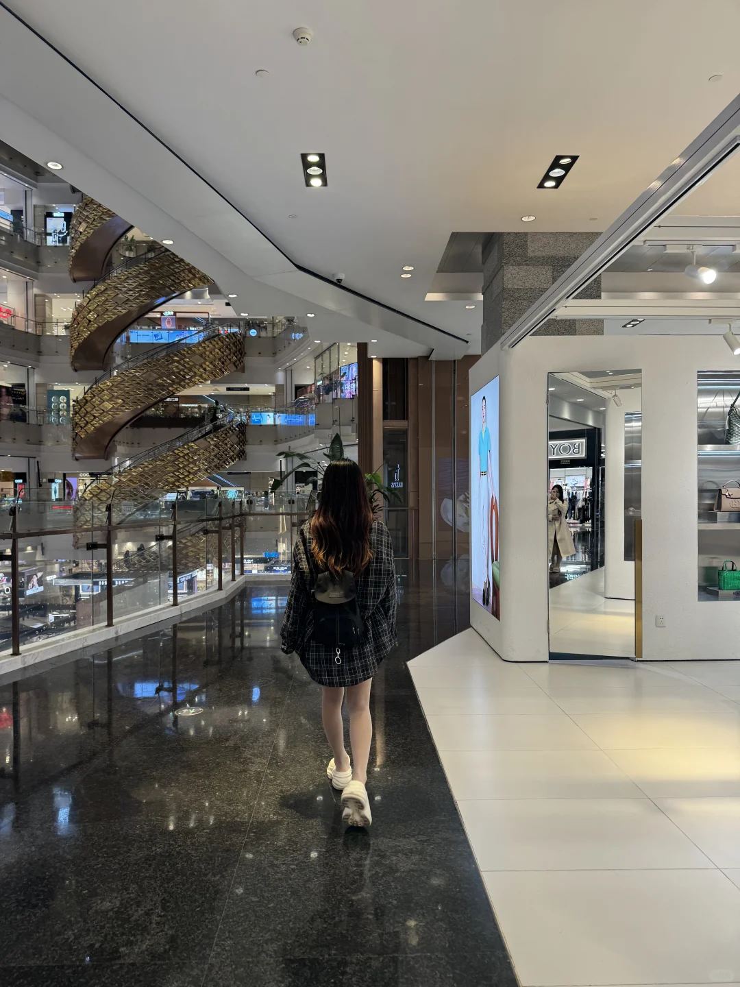 能看出这是穿了丝袜的腿吗