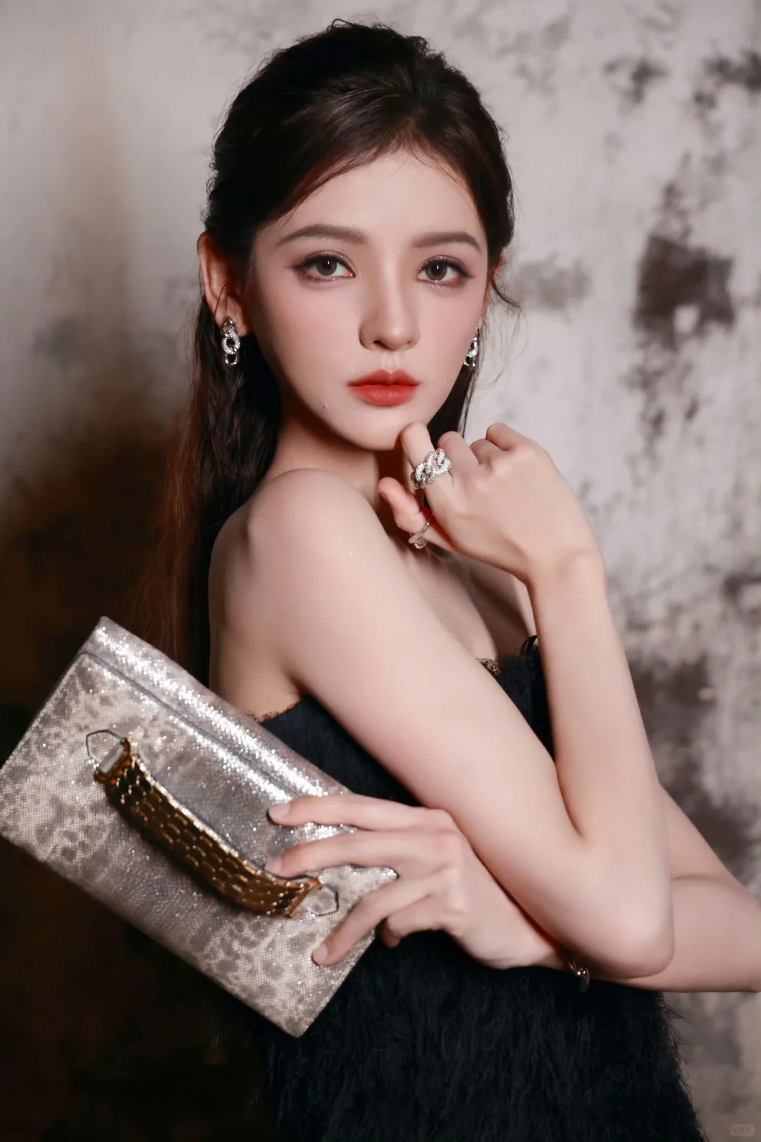 张予曦壁纸：高冷迷人的女神