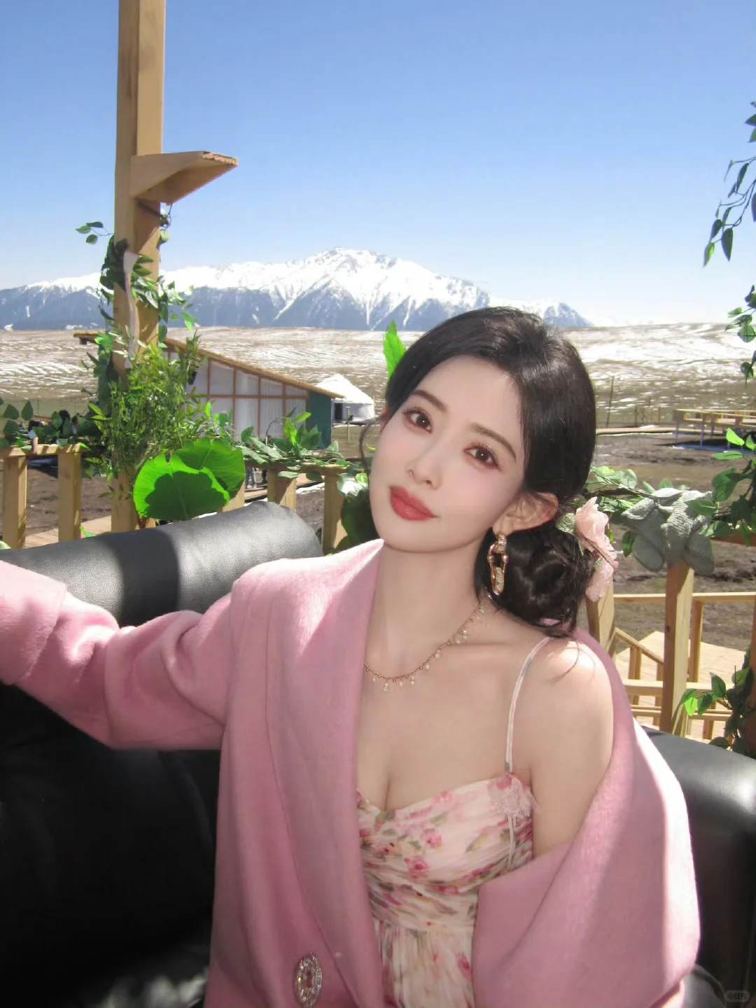 孟子义《桃花坞》官宣造型，美人驾驭这一身粉