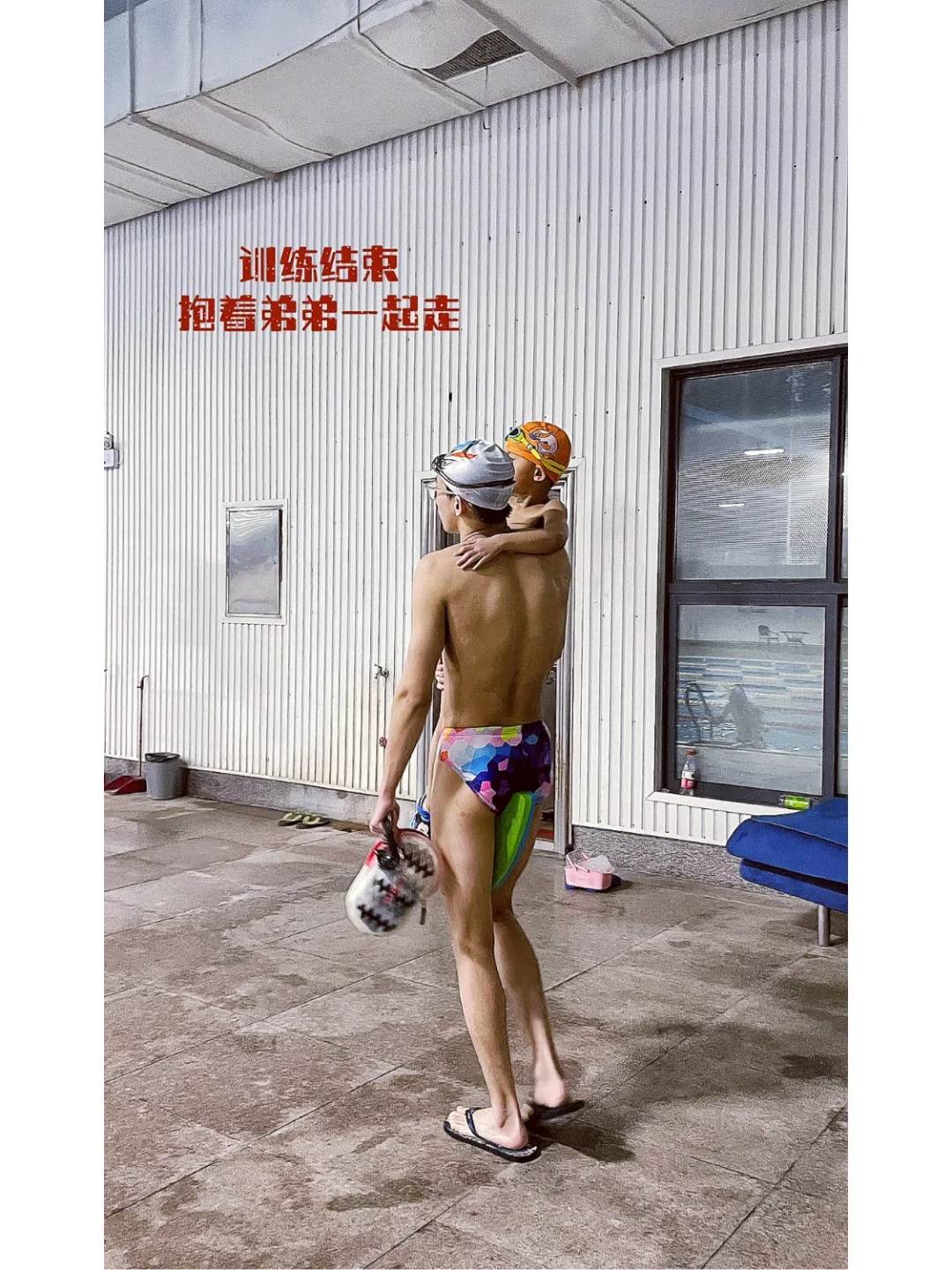 女孩儿游泳肩不如白瘦幼？