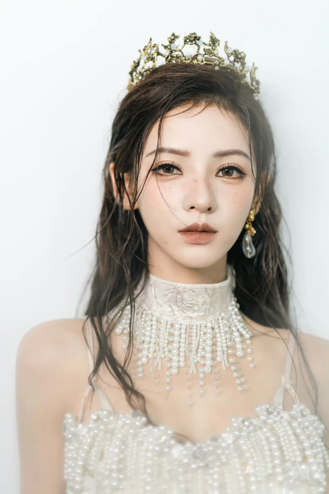 张予曦壁纸：高冷迷人的女神