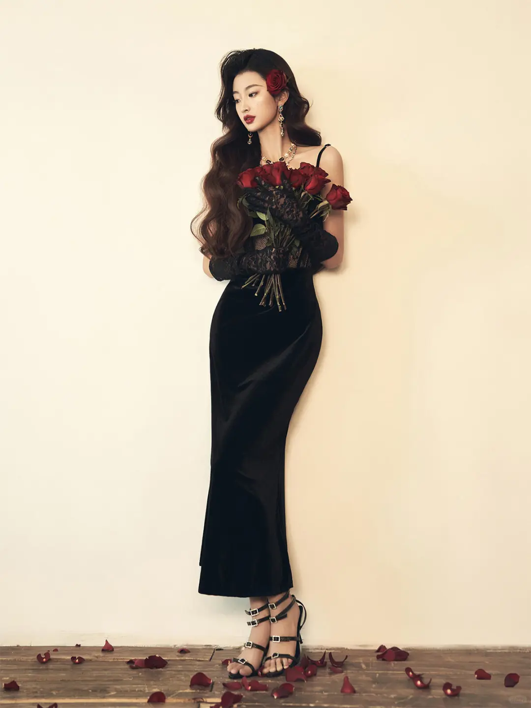 慵懒卷发+娇艳欲滴的玫瑰🌹丨复古女神写真