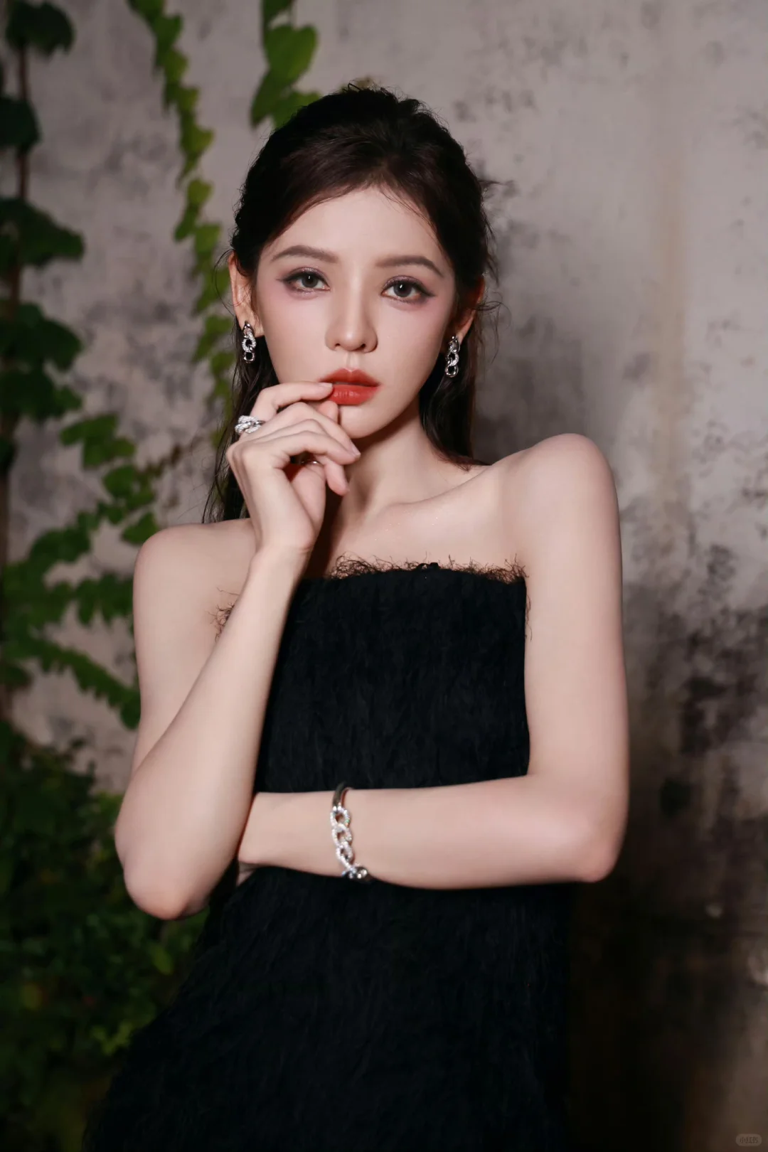 张予曦壁纸：高冷迷人的女神