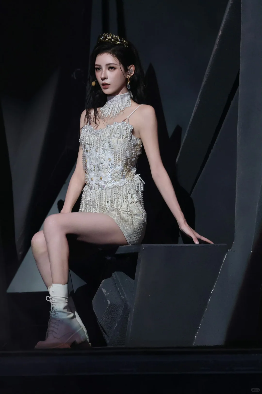 张予曦壁纸：高冷迷人的女神