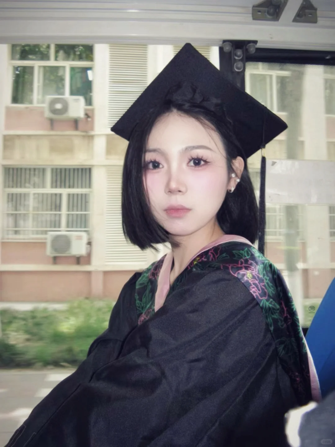 学士服🎓配高跟鞋👠太好看啦！