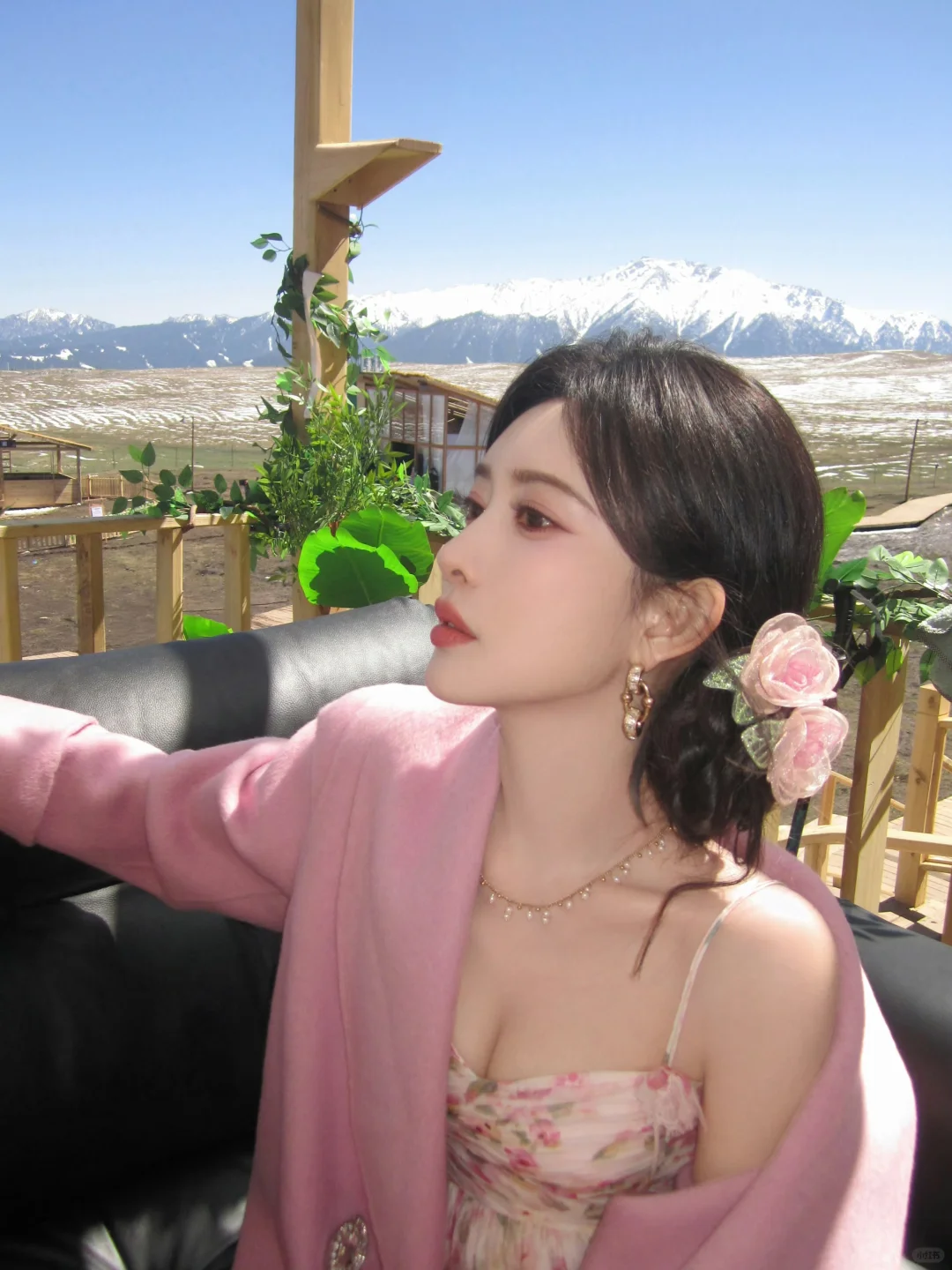 孟子义《桃花坞》官宣造型，美人驾驭这一身粉