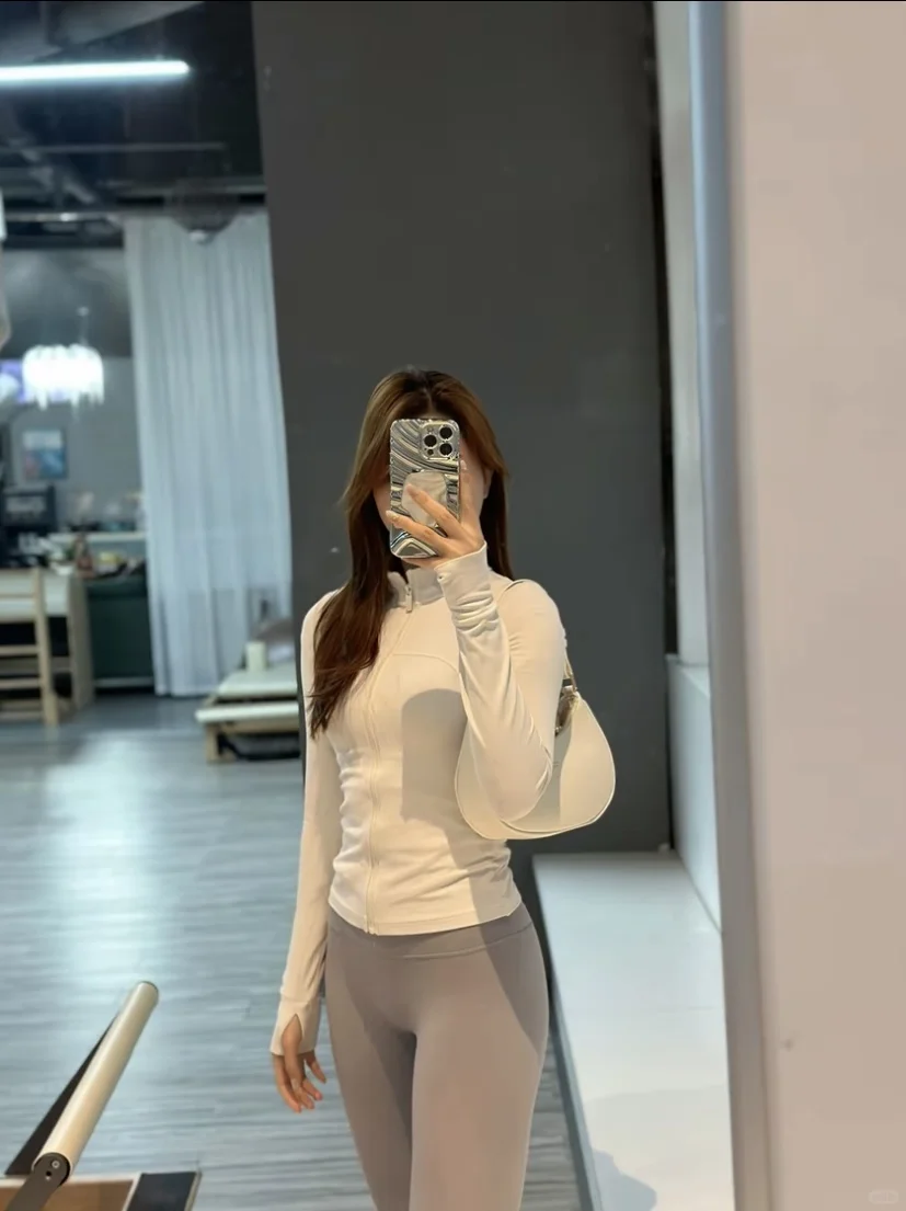 喜欢瑜伽服的我～💙