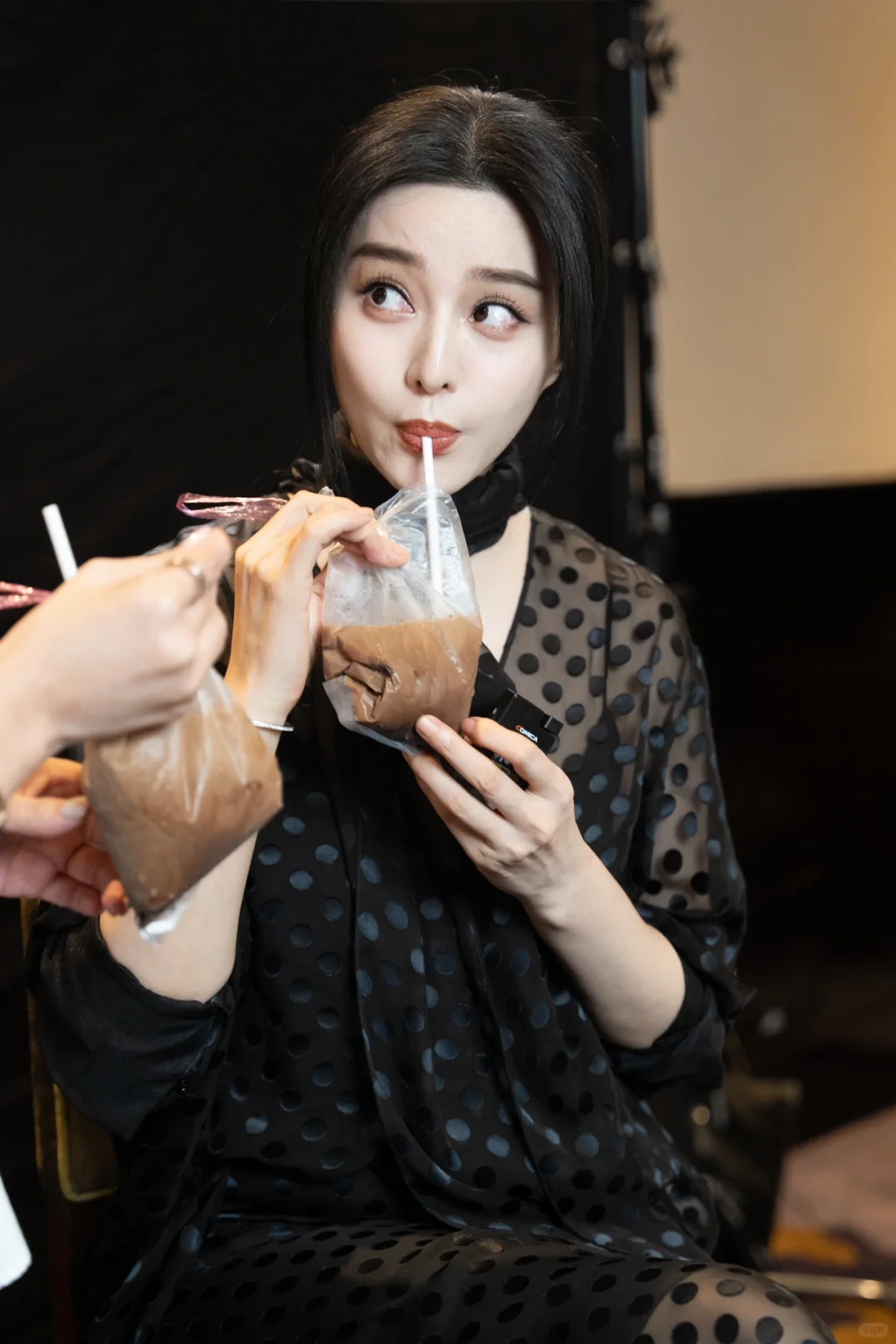 纪梵希系列新图九张，生而持光，美自由我～✨