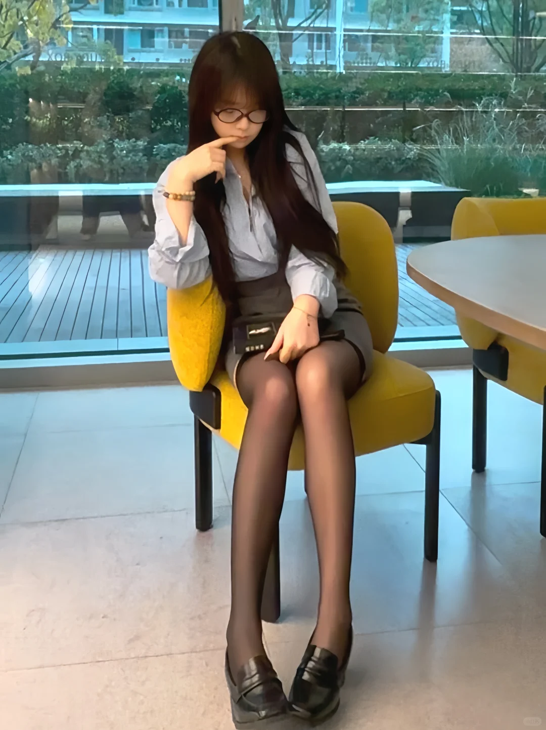 别看书 看我