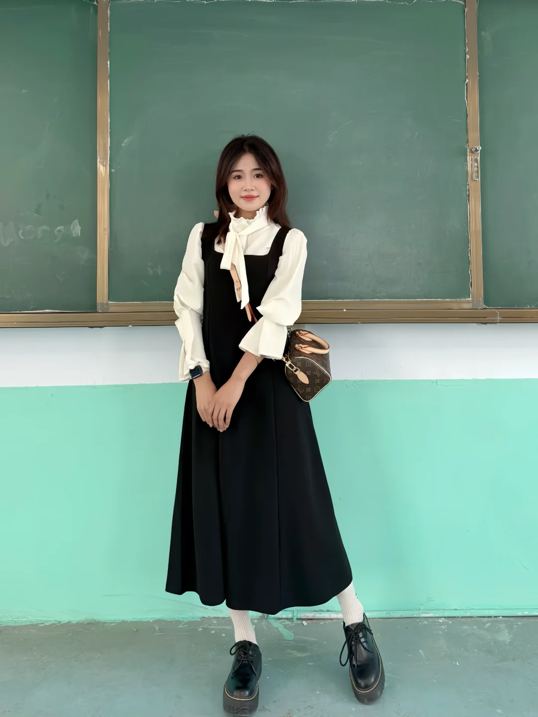 她好像就是适合当老师呀～