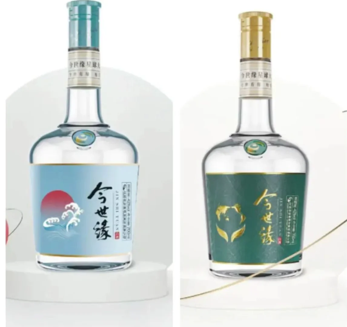 色情营销？广州某咖啡店一店员衣着暴露？