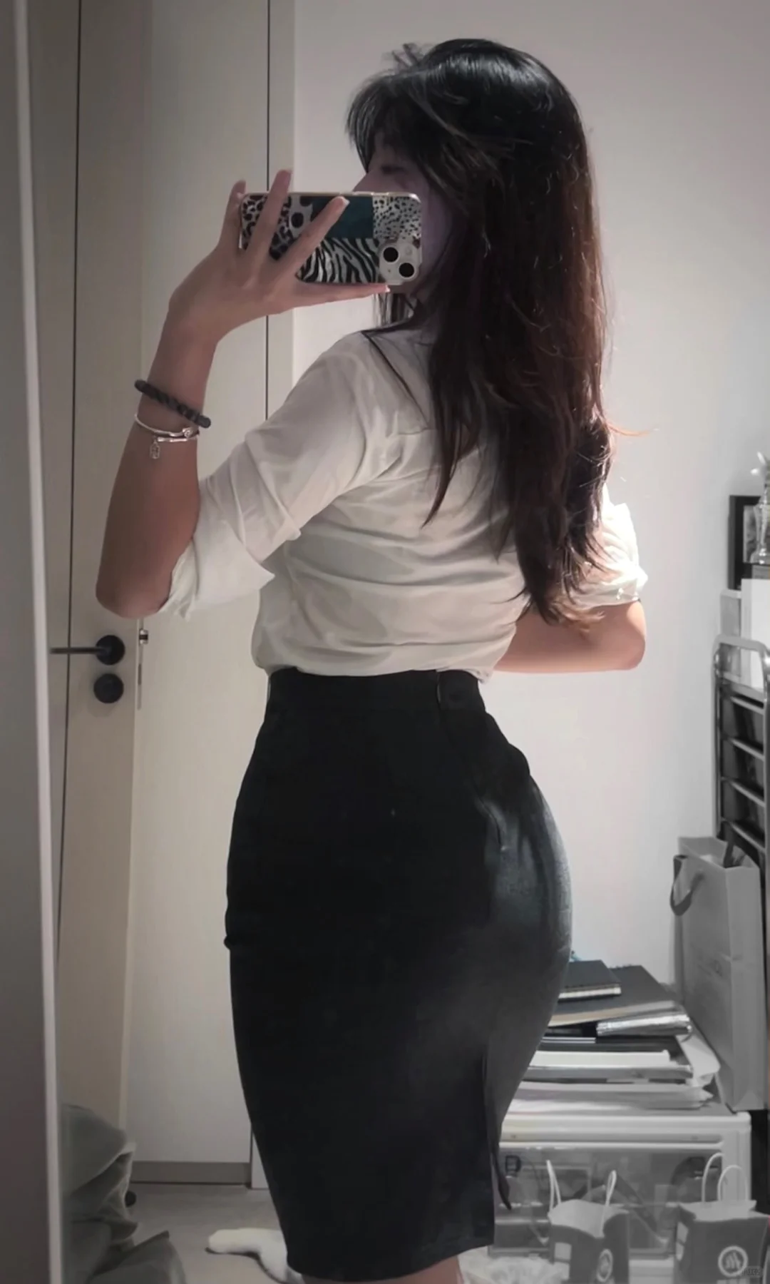 侧与背面 紧身包臀裙真的超显身材！