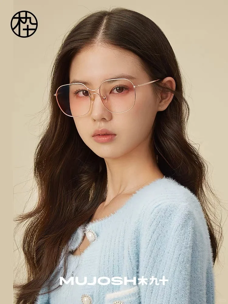撞脸刘亦菲的00 后广州女模