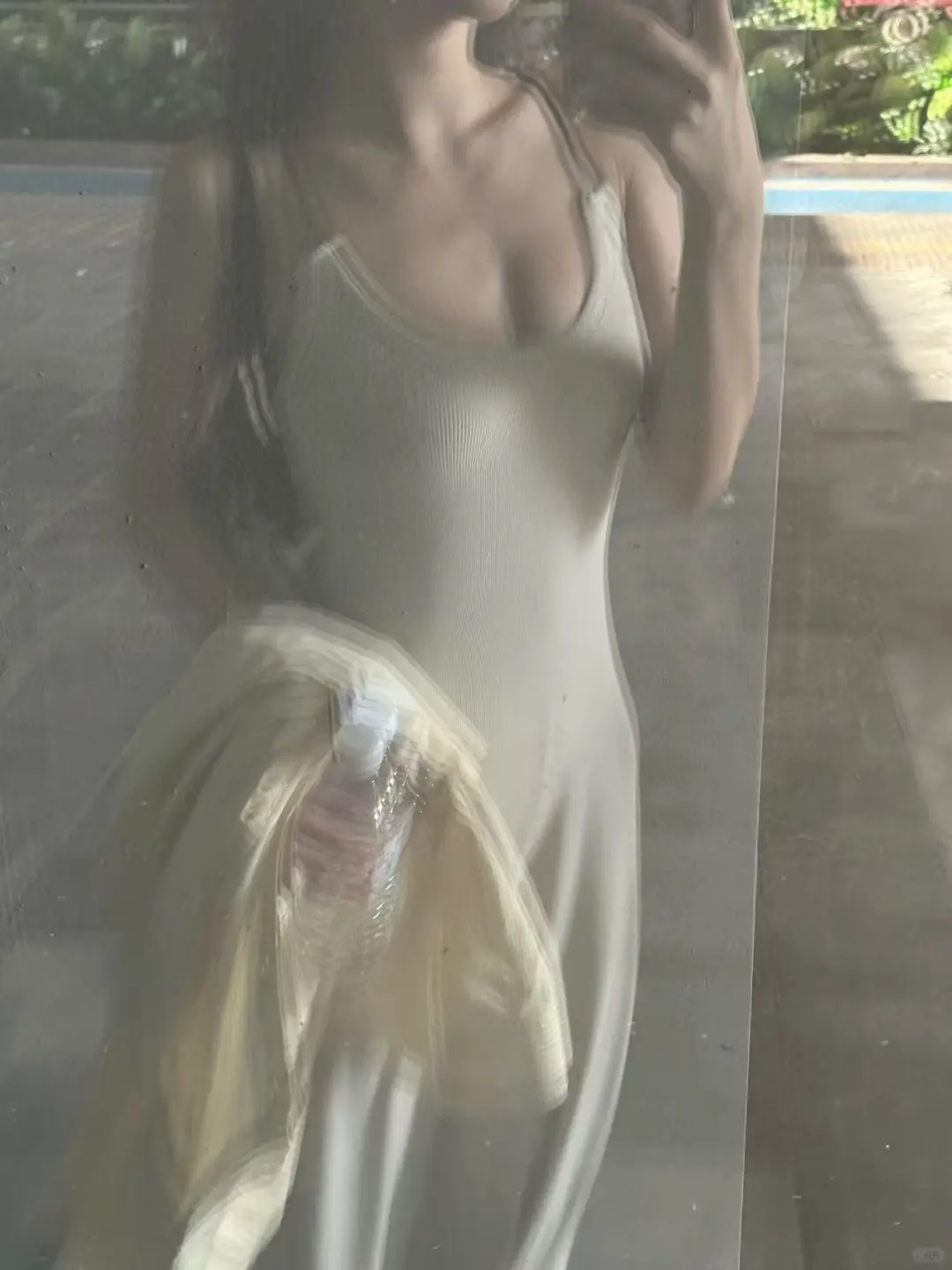 女大第一次穿聚拢胸贴…