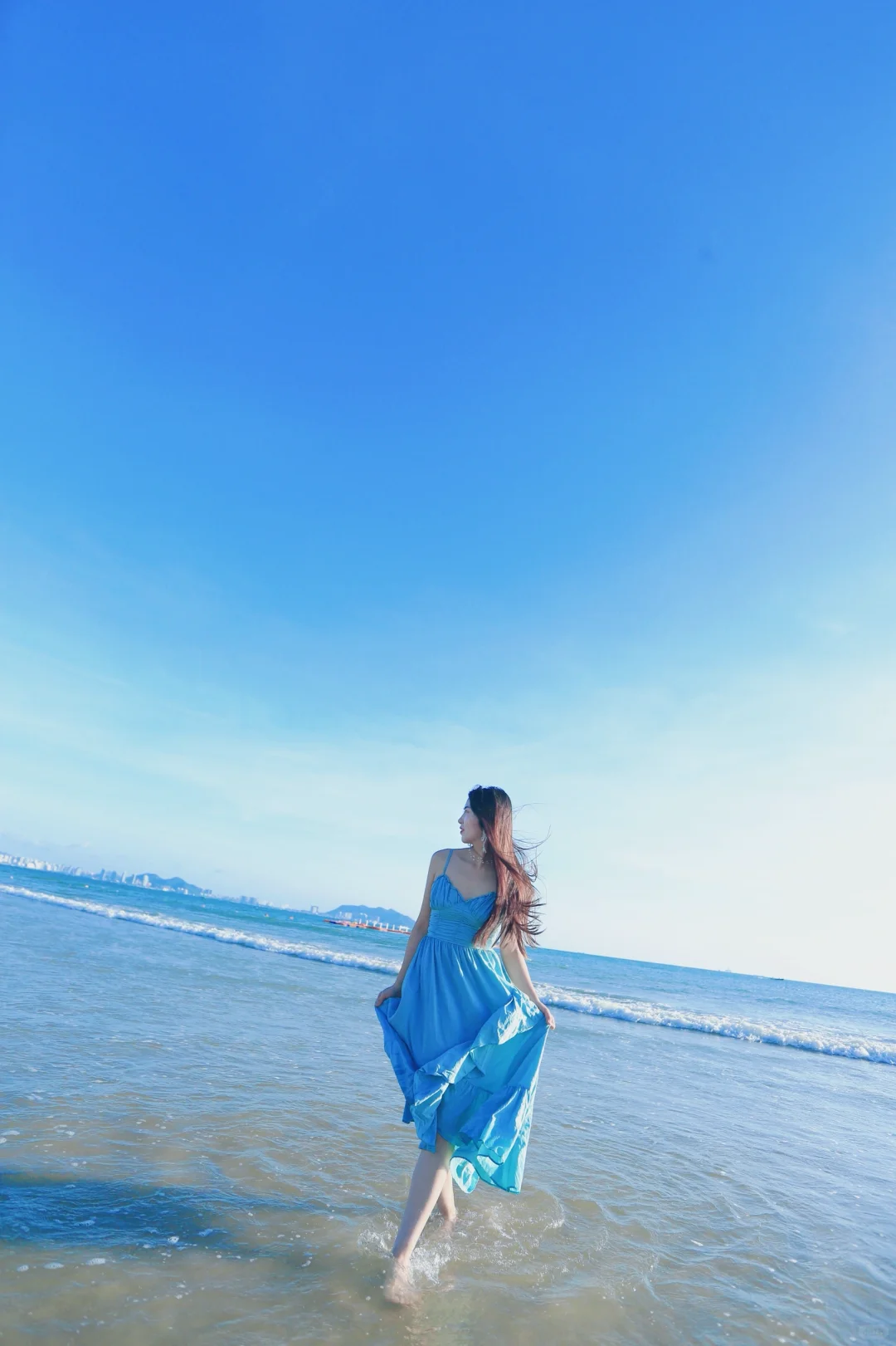 阳光、沙滩、海浪和你