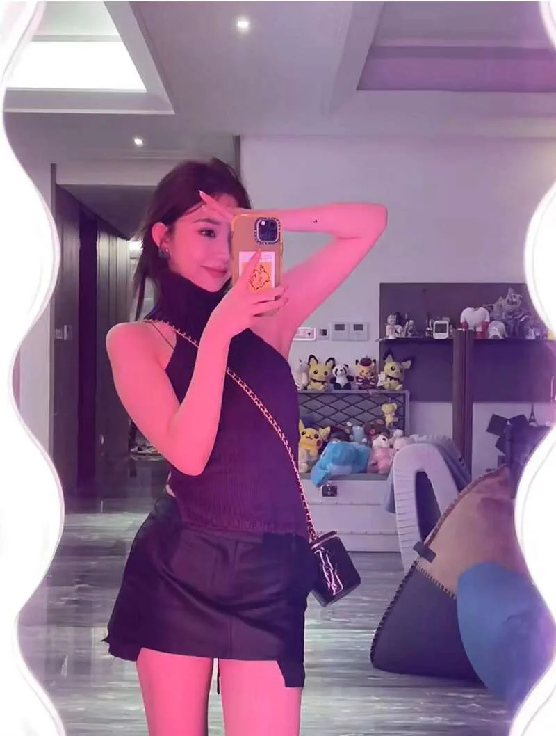 👀😝王总艳福不浅，嫩模撞脸李小璐😻