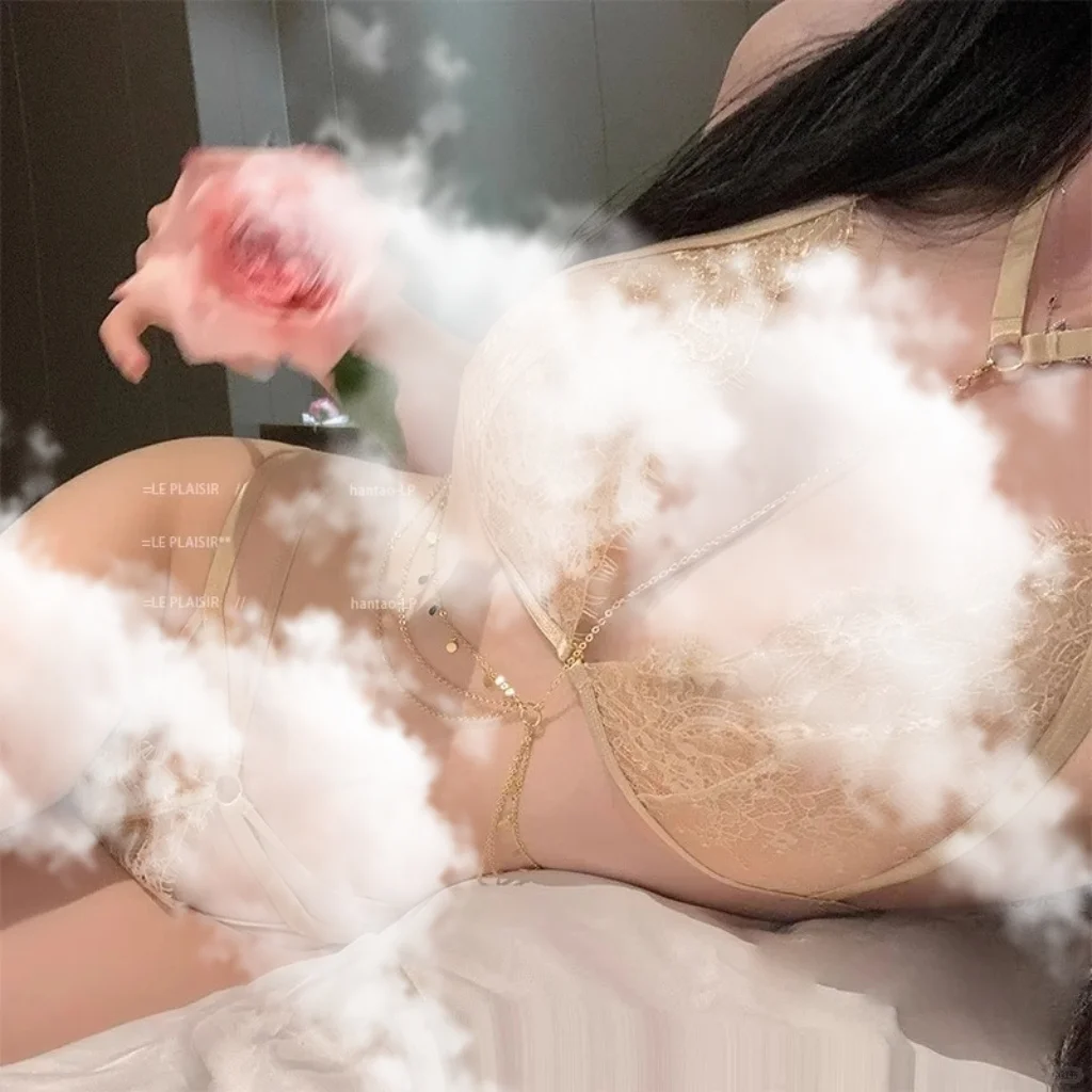 性感蕾丝三点式文胸内裤套装