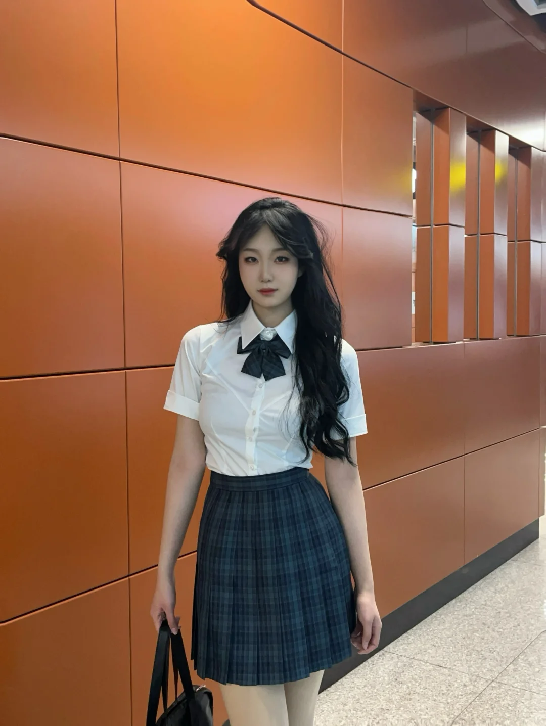 175 115/地铁站和制服太适配啦