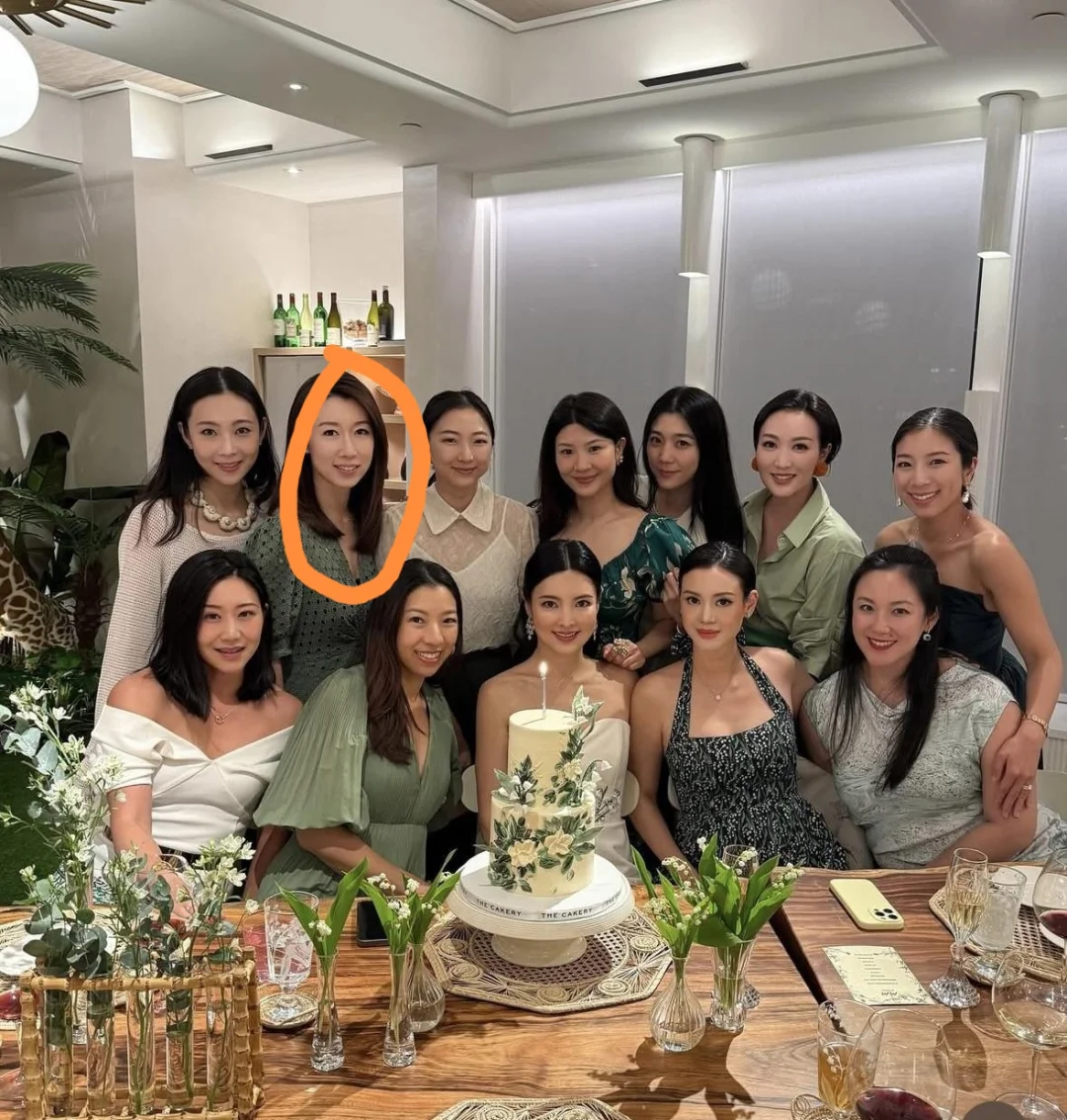 这位美女好有气质