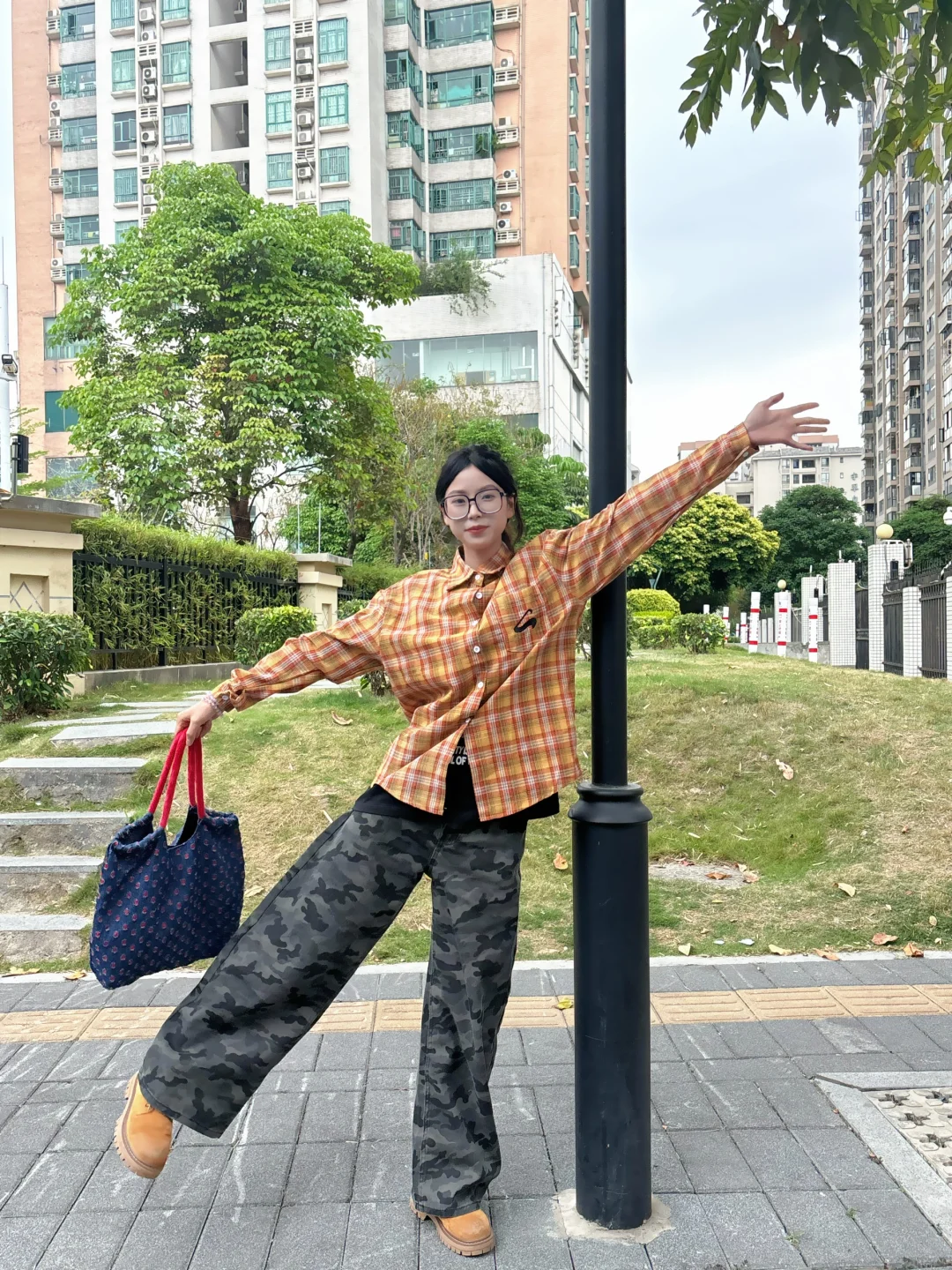 舒适与时尚并存的街头穿搭，穿出夏日休闲风！