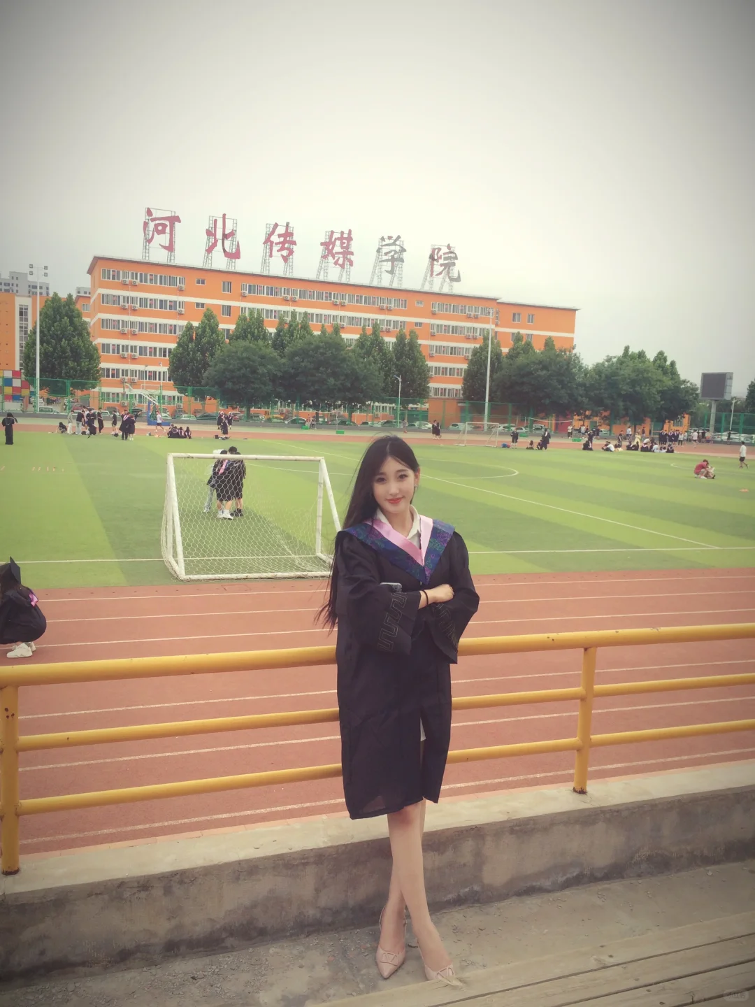 毕业啦🎓论高跟鞋与学士服的适配度