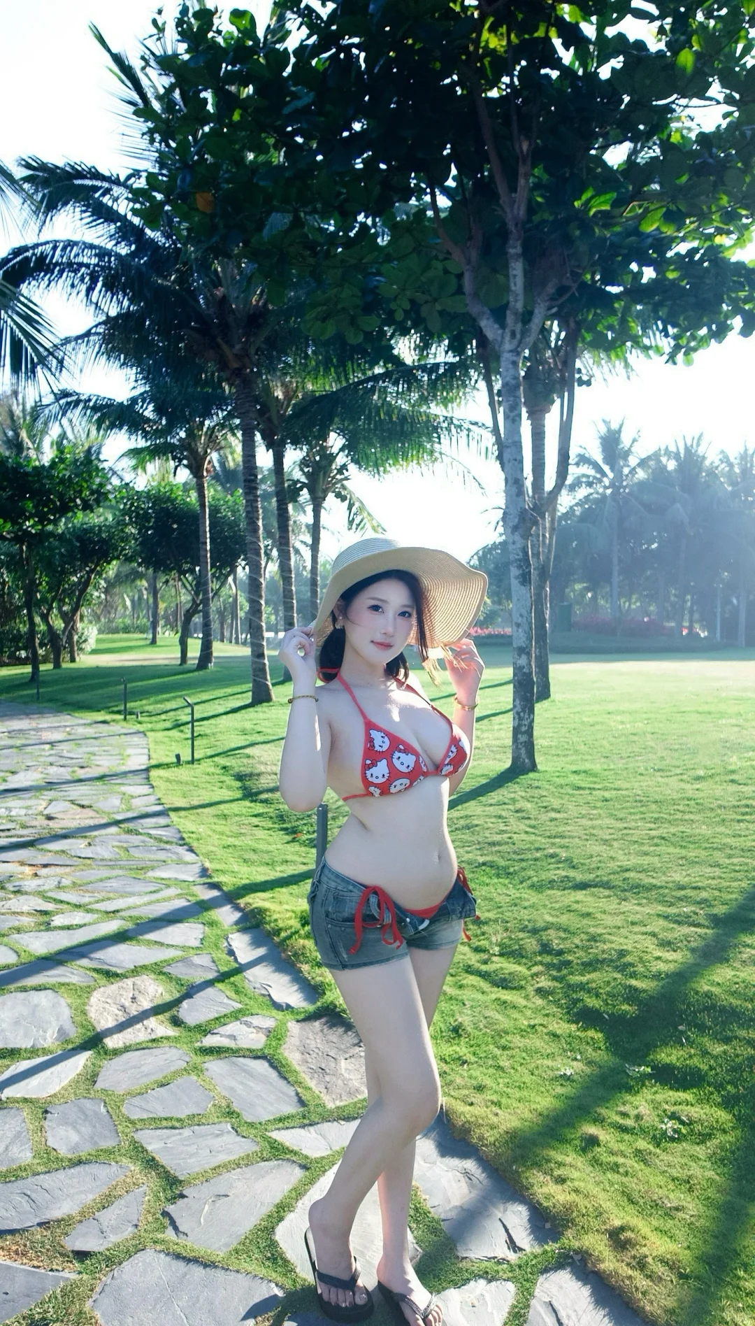 kitty的泳衣太可爱啦