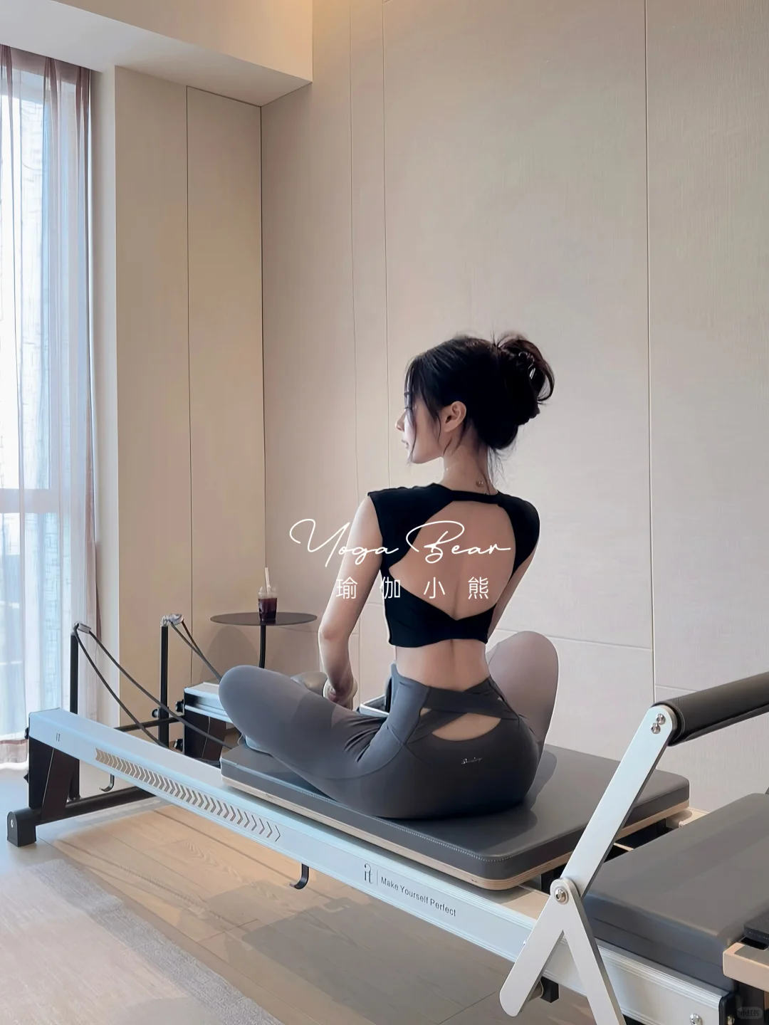 一眼就会爱上的黑色大露背🥰