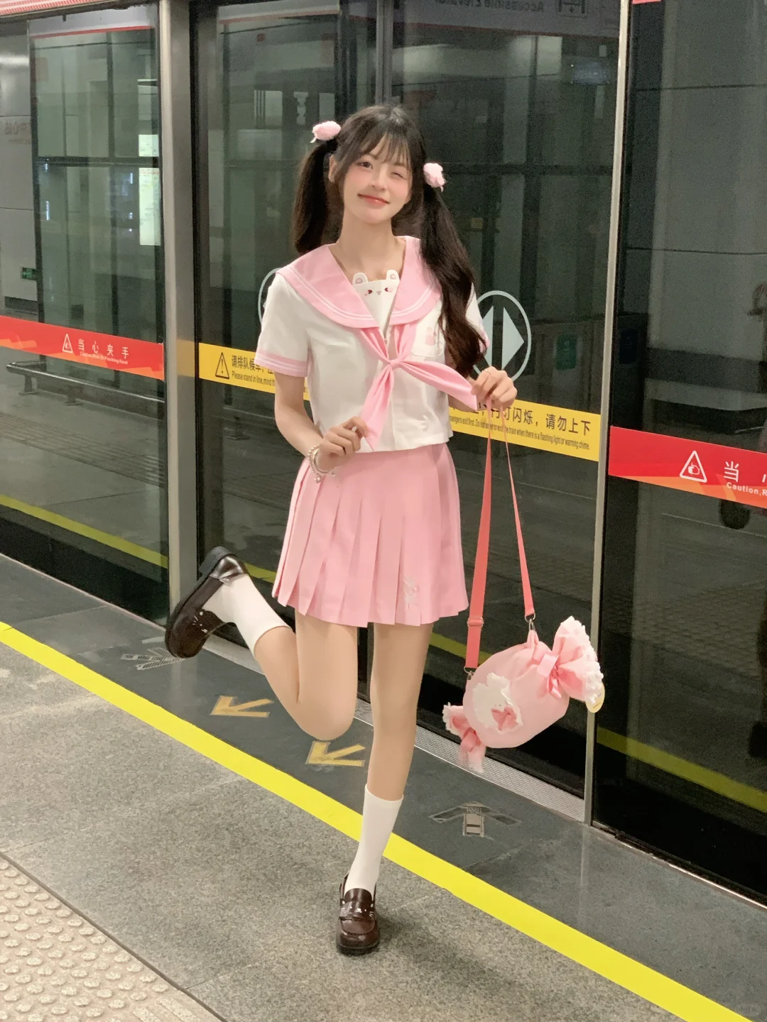 是jk制服让我变得可爱！！ ⸝⸝> ಲ <⸝⸝