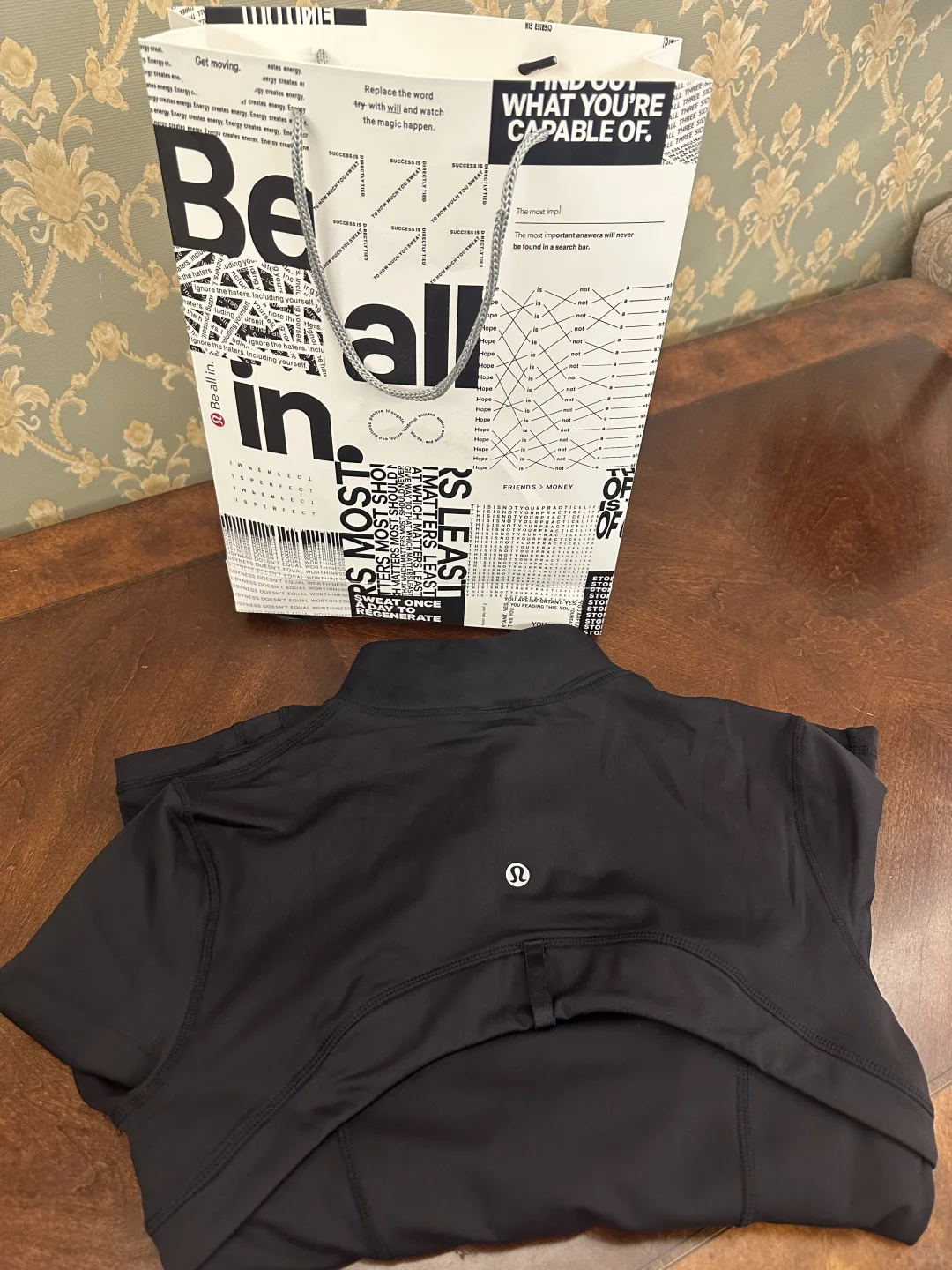 Lululemon 瑜伽服
