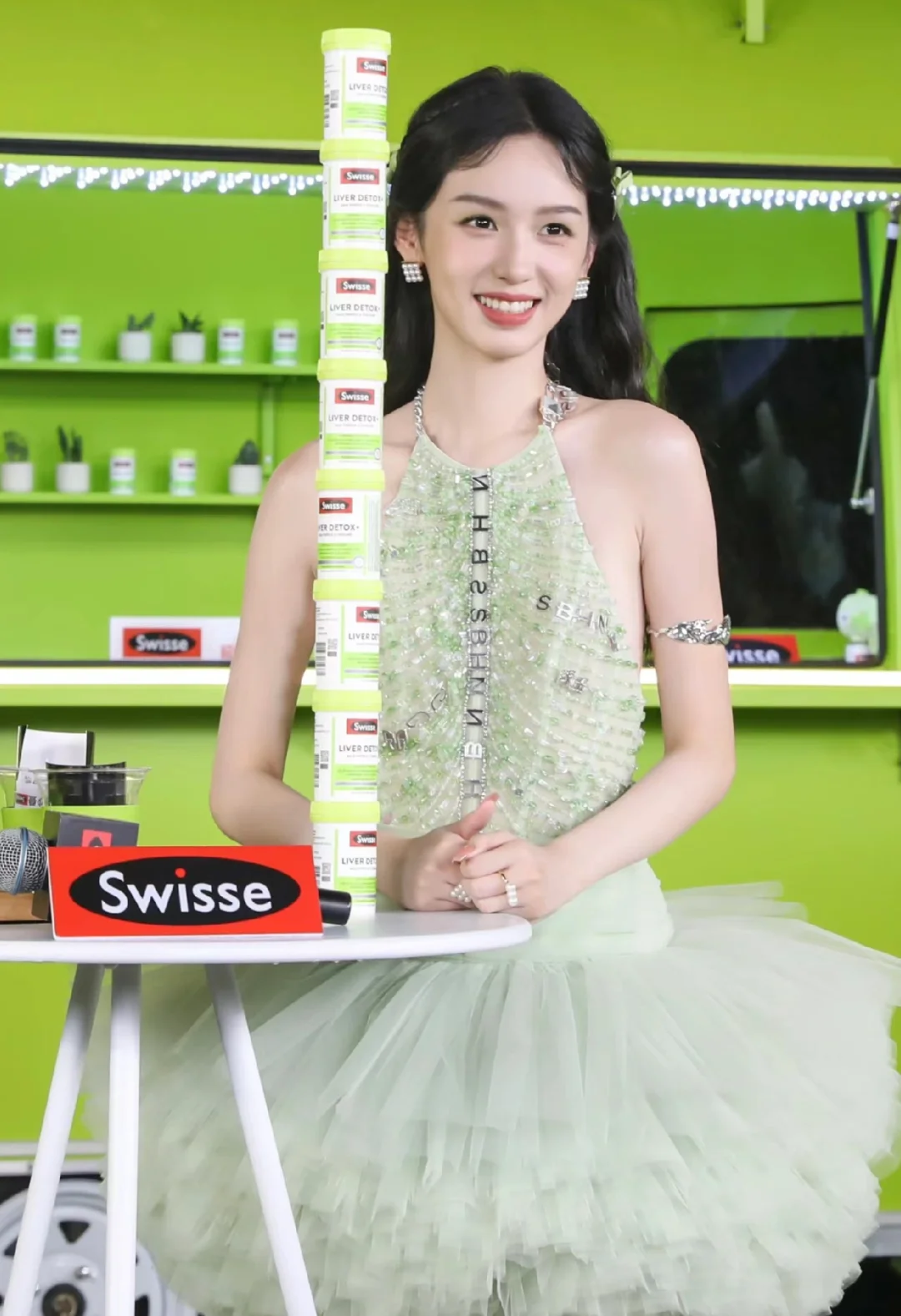 小美女和女明星之间真的有壁