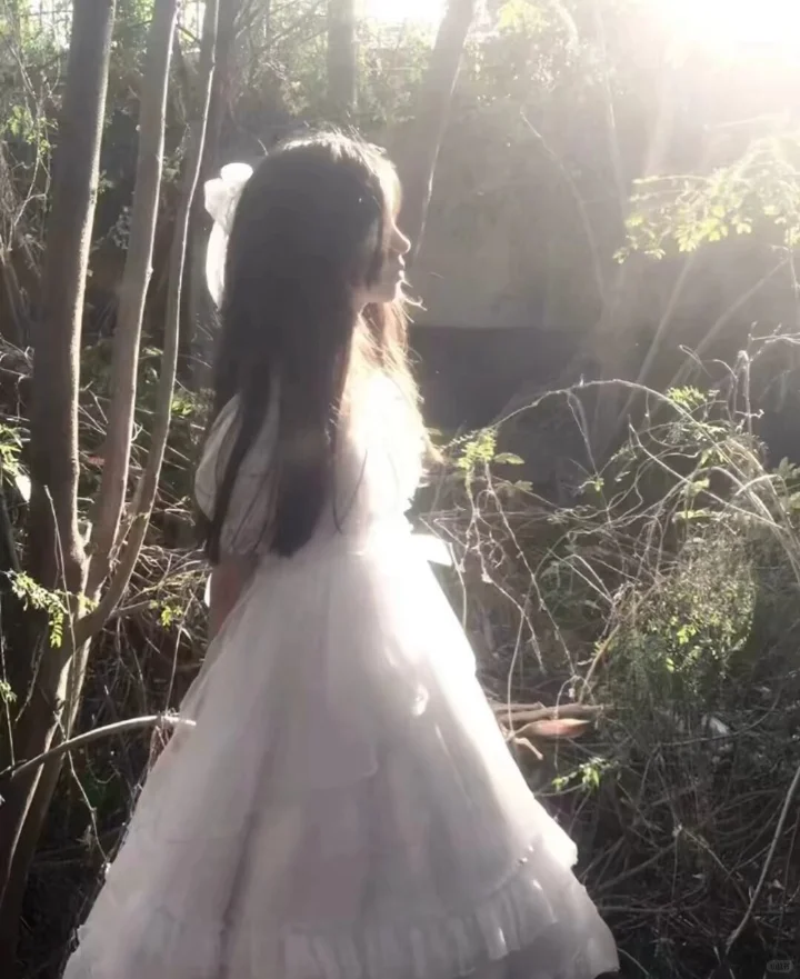 氛围感模糊女头