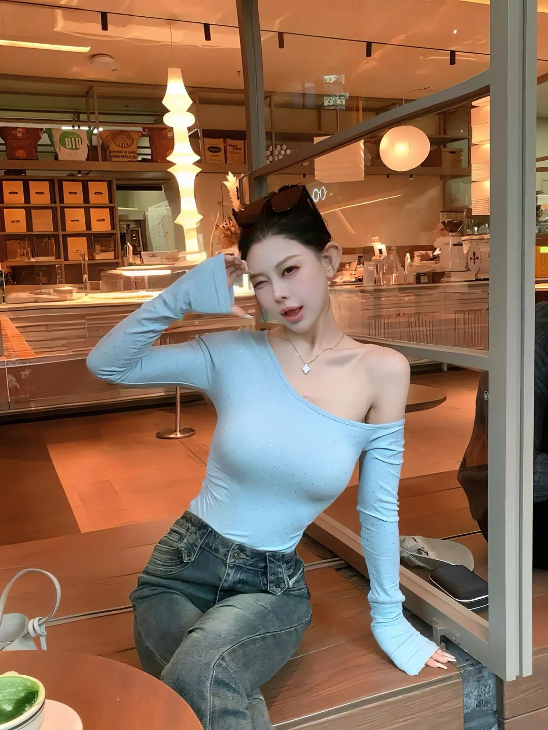 世界上这么多美女 多我一个怎么了