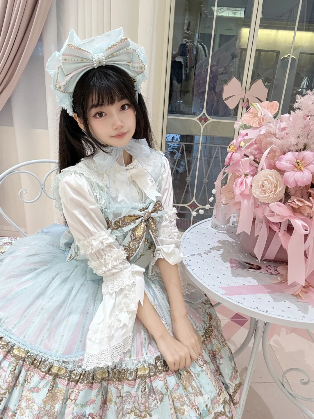 气鼠，在甜品店听到有人在后面大喊快看萝莉