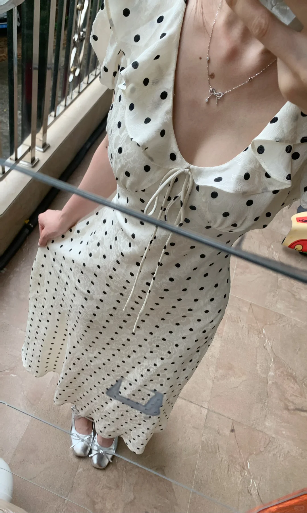 便宜衣服贵贵穿！70拿下甜美波点连衣裙！