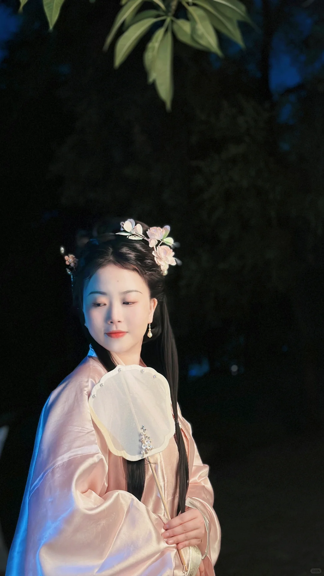 到底是谁在四月的晚上发光
