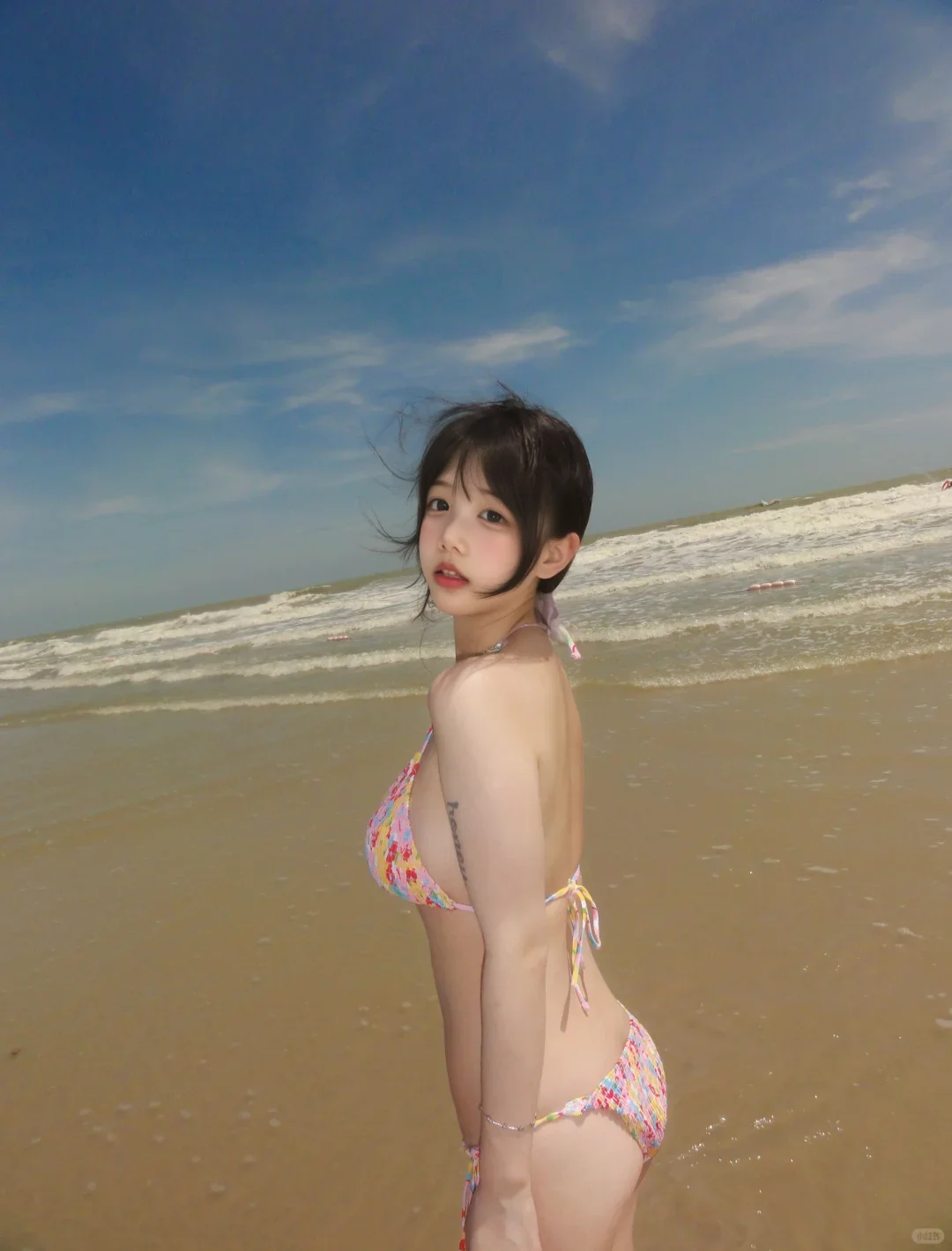 这个海边泳衣拍的太绝了！🌊