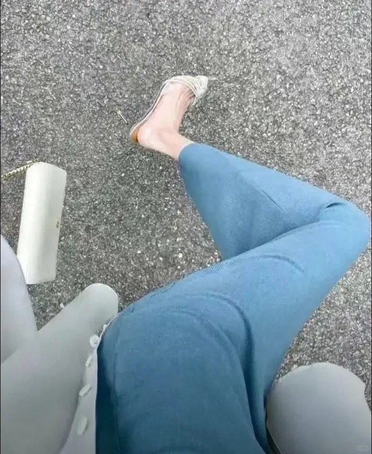 第一次这种风格 突然发现成熟了[/偷笑]