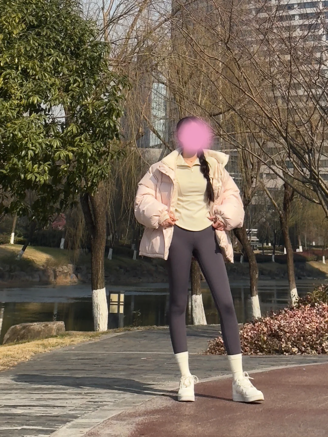 太牛了！公园拍到的外穿瑜伽裤，时髦到犯规