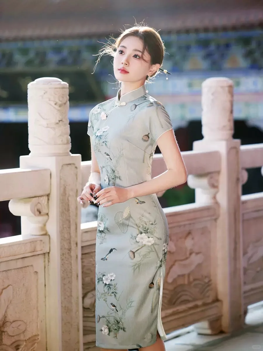 谁说旗袍只能成熟？00后也能穿出少女感！