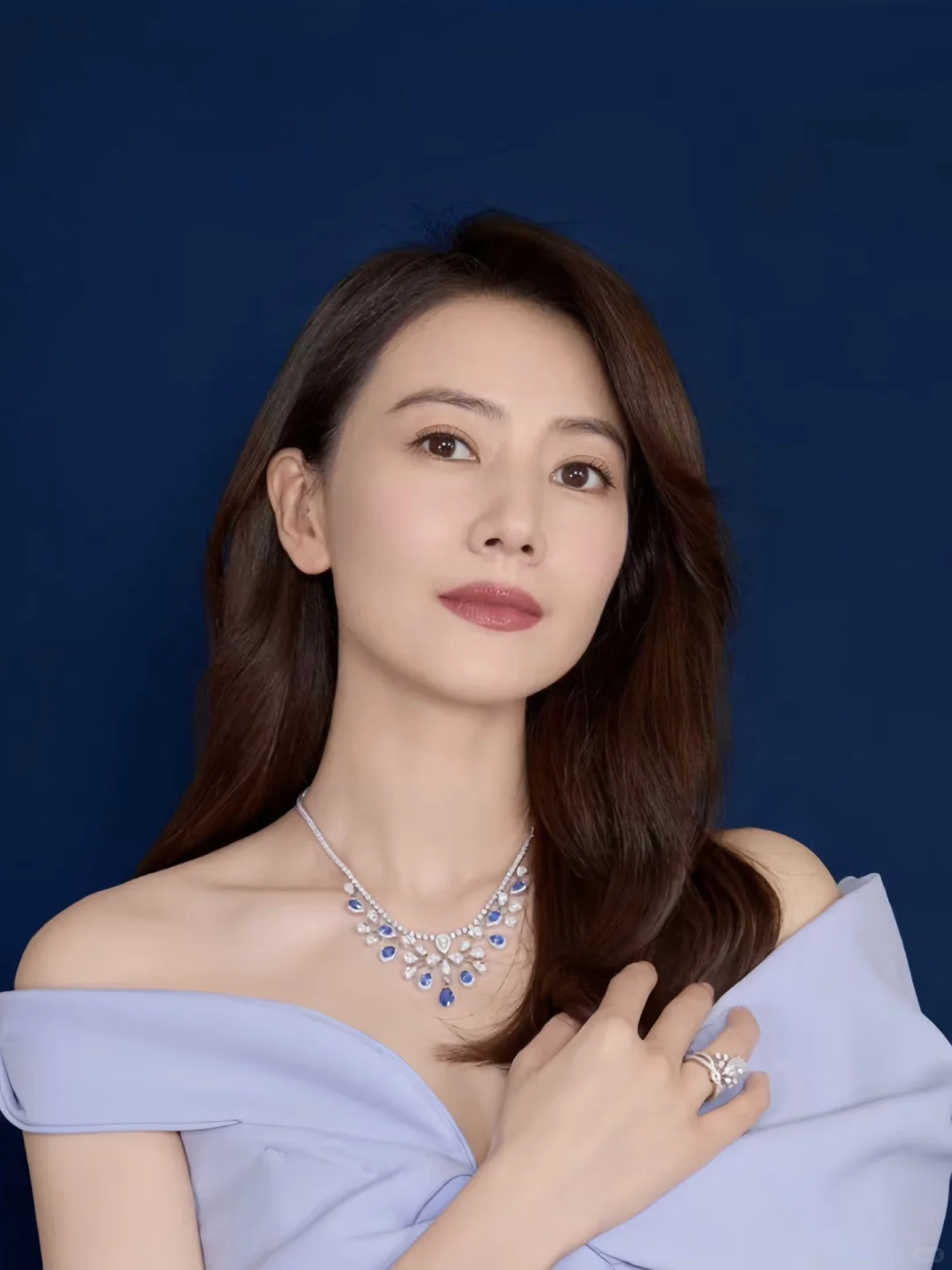 这张脸就没有贫穷的痕迹...