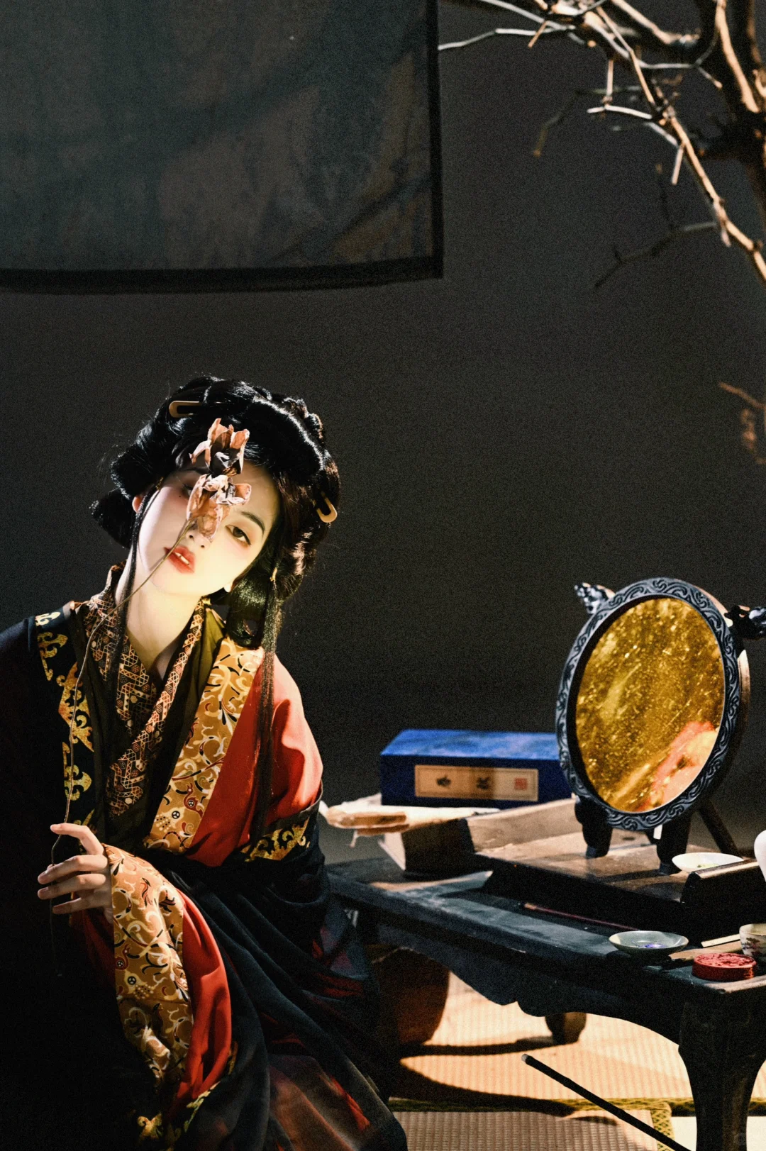 “祸国妖女，胆敢放肆。”