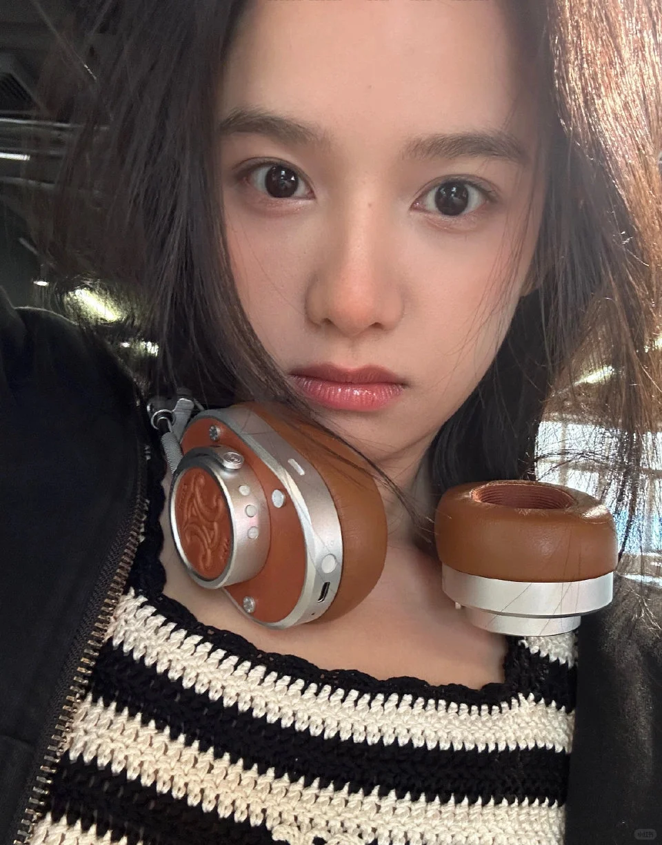 张婧仪 🤳原相机自拍的神