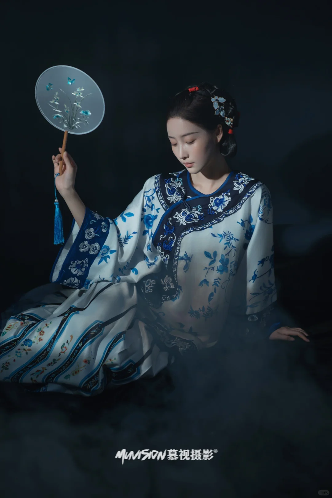 唐山清汉女写真“无法抗拒的破碎感”