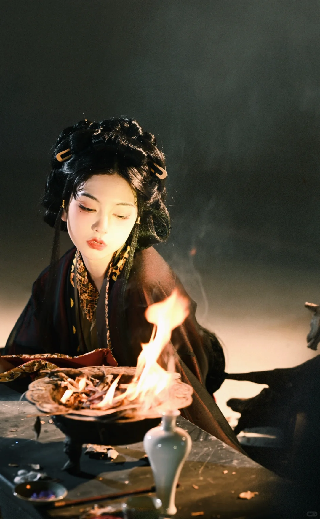 “祸国妖女，胆敢放肆。”