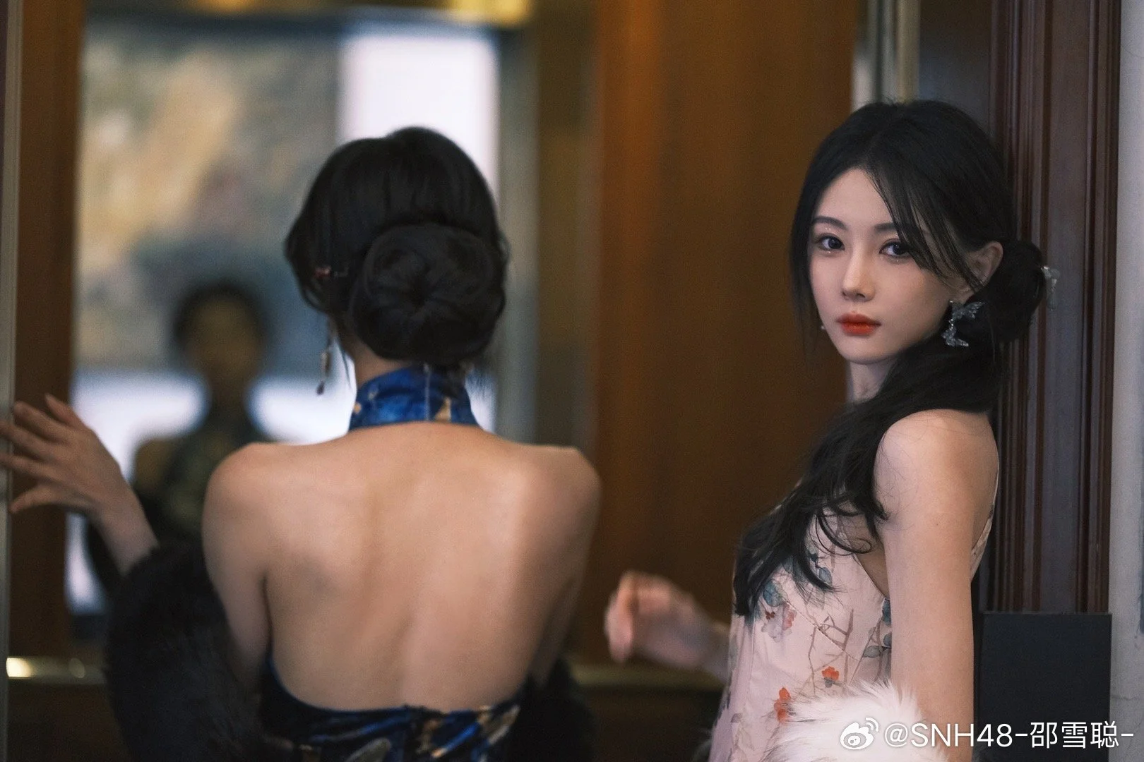 抬头看着我🦋
