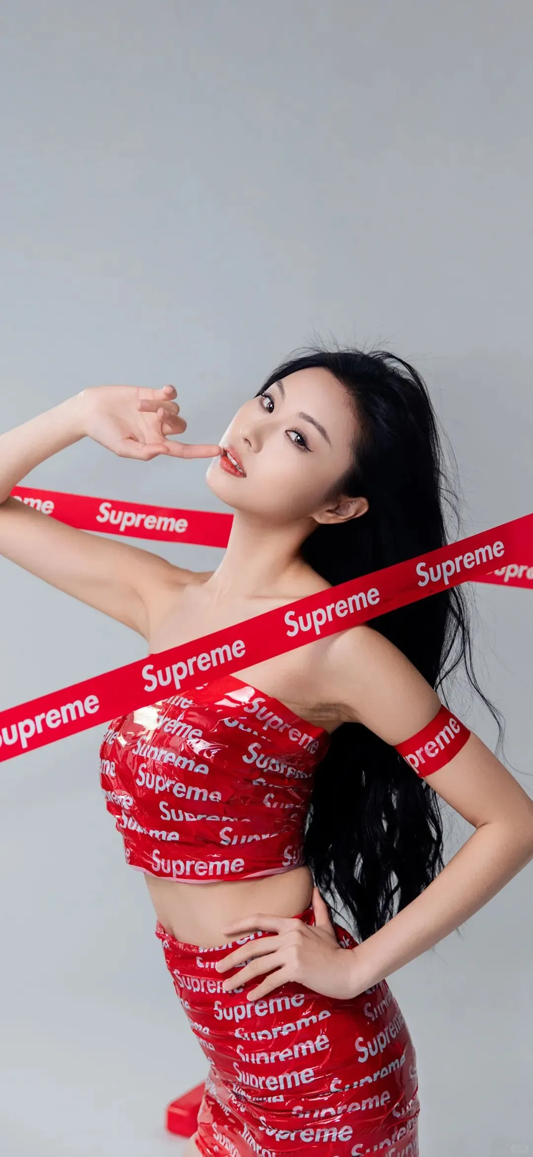 她穿红色🉑️真好看..