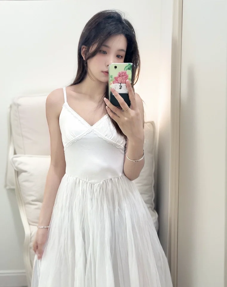 性感迷人，吊带连衣裙展现迷人魅力！💃