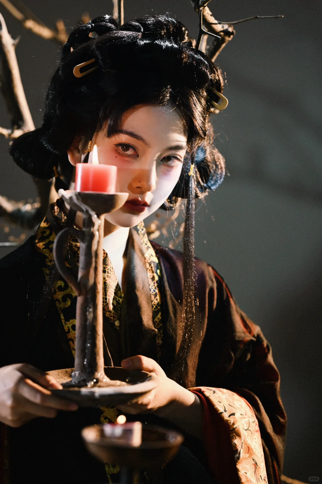 “祸国妖女，胆敢放肆。”