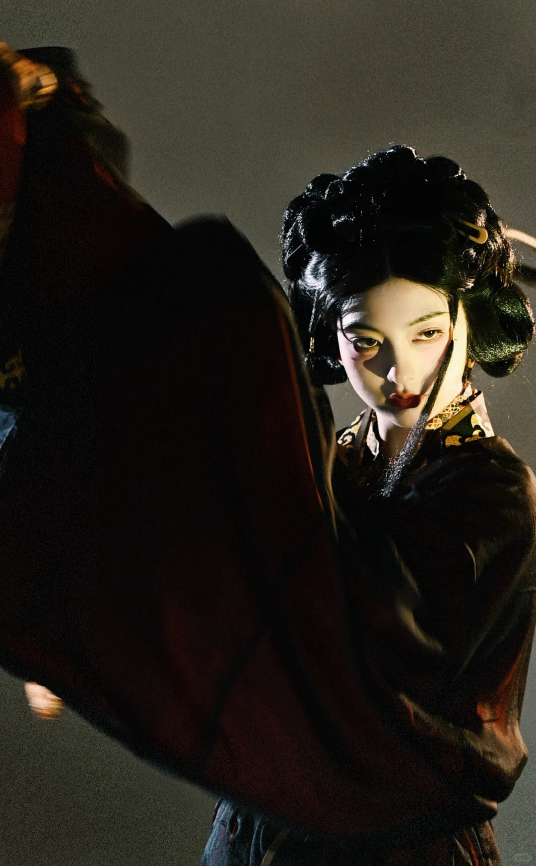 “祸国妖女，胆敢放肆。”
